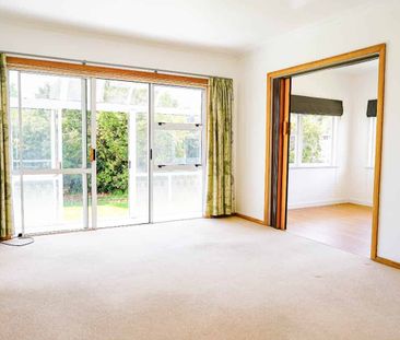 Beautifully Renovated Large Family Home - Photo 3