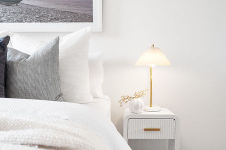 Tastefully Renovated, Centrally Situated, Breathtakingly Ambient, Sun-Kissed And Private Executive Style One Bedroom Oasis, Moments To The Village - Photo 5