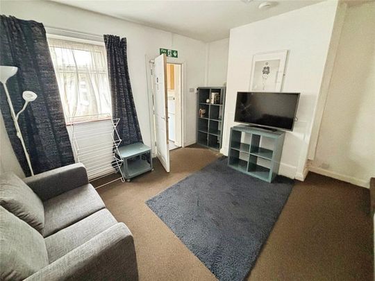 1 bedroom in a house share to rent - Photo 1