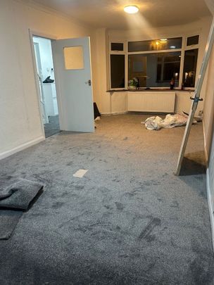 3 Bed Semi-Detached House, Derrydown Road, B42 - Photo 1