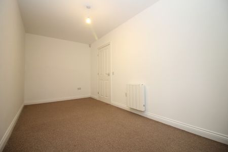 2 Bedroom Ground Floor Flat - Photo 4