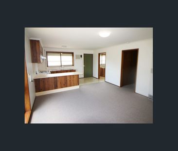 Immaculate Two Bedroom Unit With Garage - Photo 5