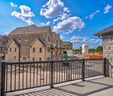 Condo Townhouse For Lease | N9258349 - Photo 2