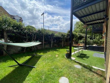 Leacroft, Staines-upon-thames, Surrey, TW18 - Photo 4