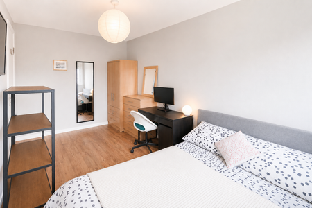 174 Wick Road – Room 3 - Photo 2