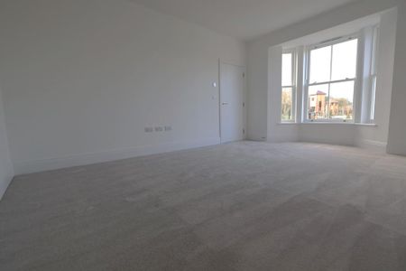 4 bedroom detached house to rent - Photo 3