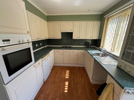 3 bedroom bungalow to rent - Photo 4