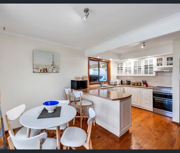 Charming Family Home - Photo 5