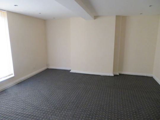 Rochdale, OL16 - Photo 1