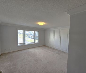 For Lease - 40 Thatcher Crescent, East Gwillimbury, Ontario - Photo 2