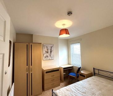 29 Malone Place, BT125FD, Belfast - Photo 2