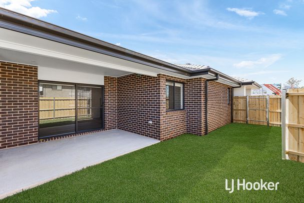 370 Tallawong Road, Rouse Hill NSW 2155 - House For Rent | Domain - Photo 1