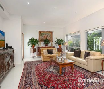 Stylish Inner-West Townhouse in Heart of Canterbury - Photo 3