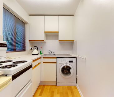Templecombe Mews, Oriental Road, Woking, Surrey, GU22 7DL - Photo 4