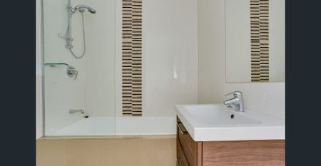 MODERN, STYLISH APARTMENT - Photo 5