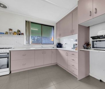 Neat & Tidy Cosy Home - Photo 3