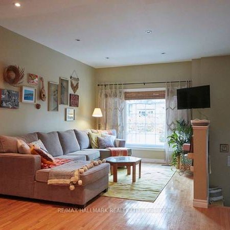 Very spacious modern home family friendly area! - Photo 1