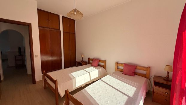 Excellent 1 bedroom flat with generous areas well located in Albufeira. - Photo 1