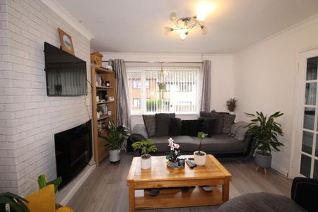 3 Queens Gardens, Newtownabbey, BT36 5JA - Photo 3