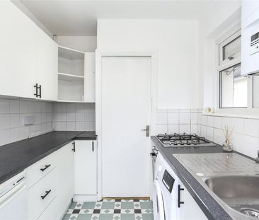 2 bedroom house to rent Moremead Road, London, SE6 - Photo 2