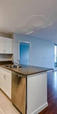 2bed+2bath apartment in the heart of Vancouver downtown - Photo 1