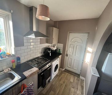 3 bedroom semi-detached house to rent - Photo 6