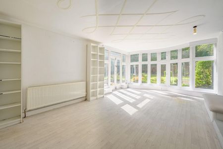 5 bedroom House To Let - Photo 2