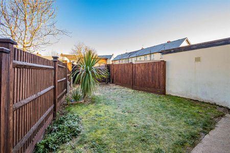 3 bedroom semi-detached house to rent - Photo 3