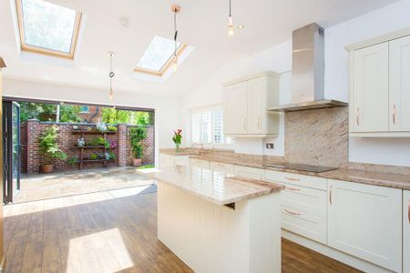 3 bedroom terraced house to rent - Photo 5