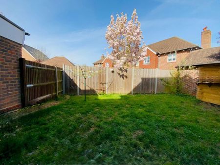 3 bedroom end of terrace house to rent - Photo 2