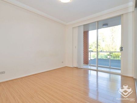 Spacious 2 bed apartment with floorboards - Photo 5