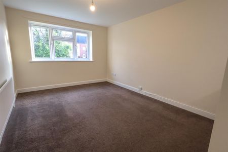 Headley Court, The Rough, Headless Cross, Redditch - Photo 2