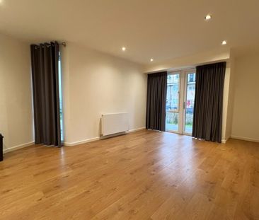 Newchapel House, Addlestone, Surrey, KT15 - Photo 3