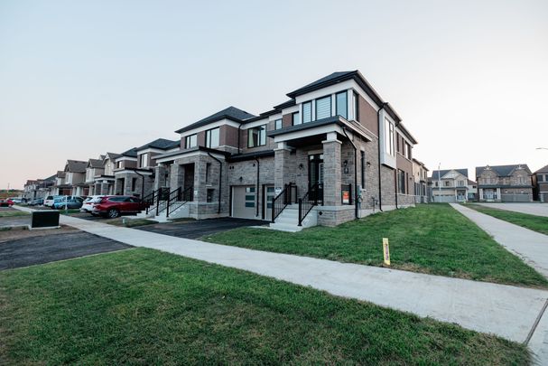 For Lease - 45 Tamworth Terrace, Barrie, Ontario - Photo 1