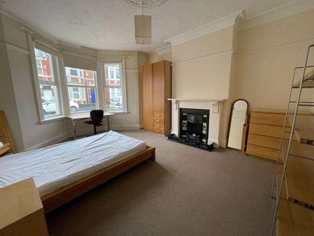 3 bedroom flat to rent - Photo 2