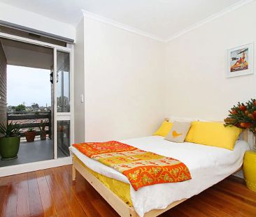 “Double story neat townhouse!” - Photo 6