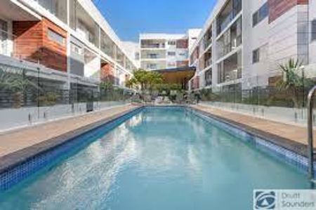 Supersized, Modern Luxury Apartment - Photo 5