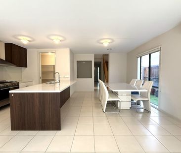 Modern Family Living in a Prestigious Ascot Vale Pocket - Photo 5