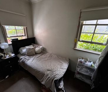 East Melbourne - Photo 3