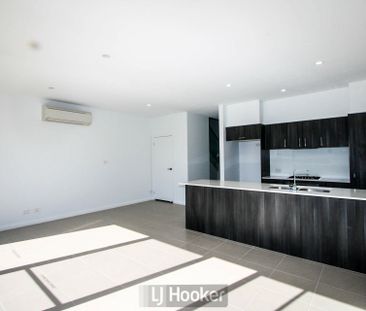 SPACIOUS TOWNHOUSE IN EXCELLENT LOCATION - Photo 3