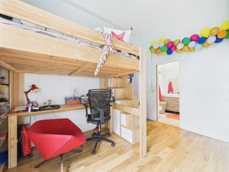 LOCATION APPARTEMENT MEUBLE 147M PARIS 15 - Photo 2