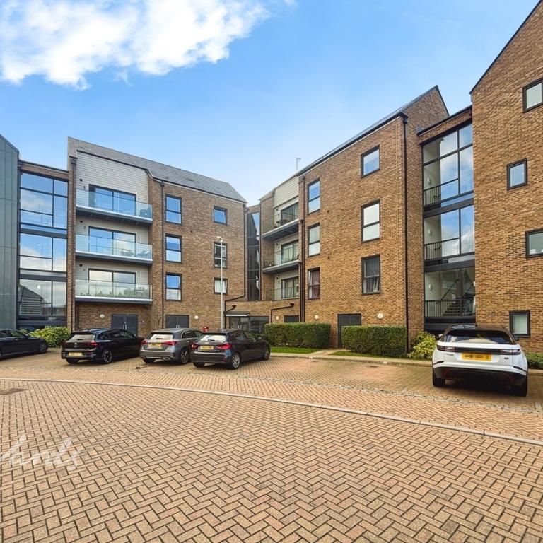 2 bedroom ground floor flat to rent - Photo 1