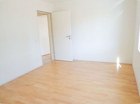 Helle und moderne 3½-Zimmer-Wohnung mit Gartensitzplatz - Photo 2