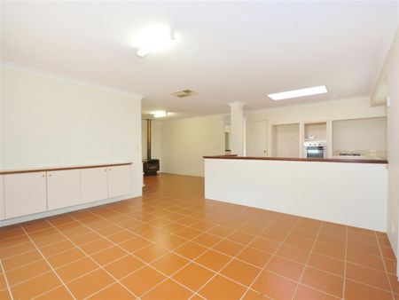 Family Home with Ducted Evap Air - Photo 5