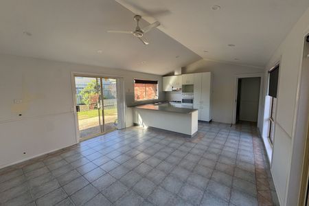 Low Maintenance 3 Bedroom Home - Photo 4