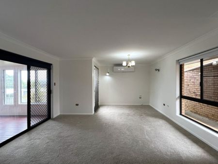 Spacious 4-Bedroom Family Home with River Views - Photo 2