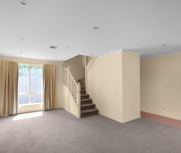 MODERN TOWNHOUSE IN A GREAT LOCATION - Photo 2