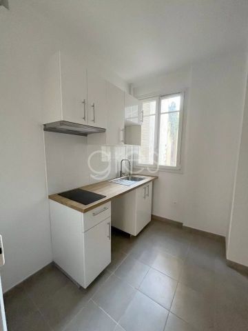 75007 PARIS ECOLE MILITAIRE LOCATION APPARTEMENT 2 PIECES VIDE - Photo 2