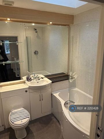 3 bedroom detached house to rent - Photo 2