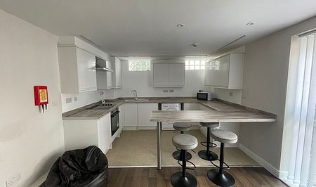 Fantastic 6 Bedroom 6 Bathroom Student Property, Close To City Campus - Photo 5